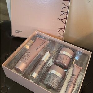Mary Kay TimeWise Repair Volu-Firm Set